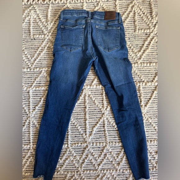 Lucky Brand Medium Wash lightly distressed jeans - Picture 4 of 4